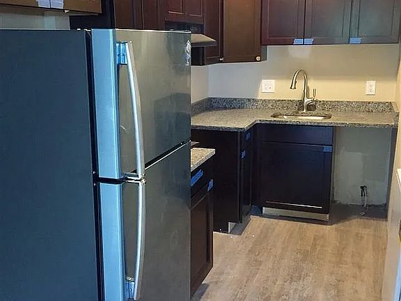 4th image of 108 Morris St #2
