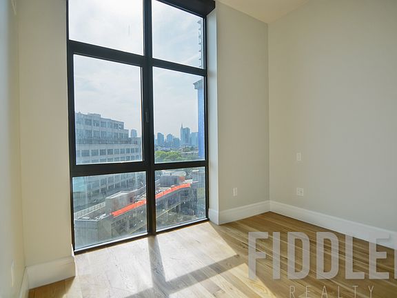 5th image of 44-41 Purves St #708