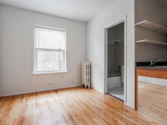 4th image of 4615 N Malden St APT 2D