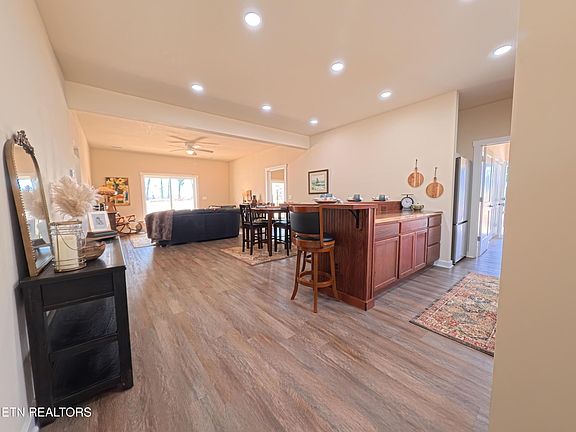 2nd image of 104 Marion Rd