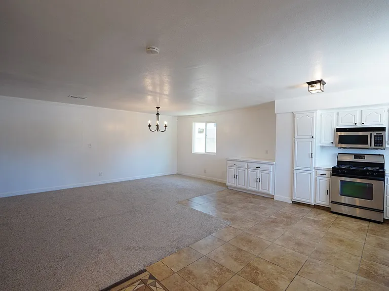 719 Esther Way — Photo 3