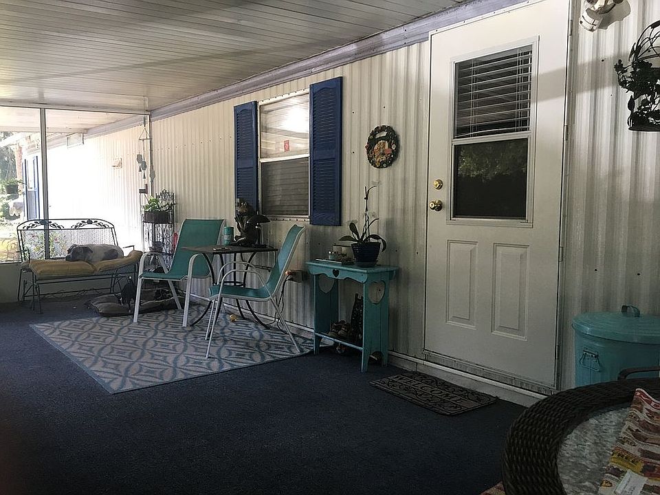 Entry & screened front porch