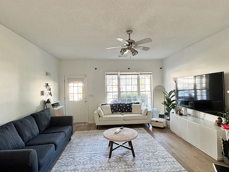 10975 Wittenridge Dr — Photo 4