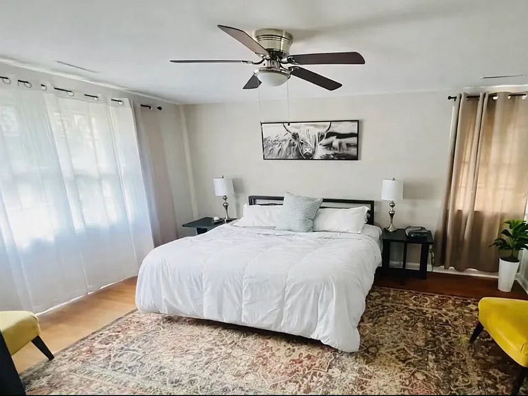 209 E Knox St — Photo 8