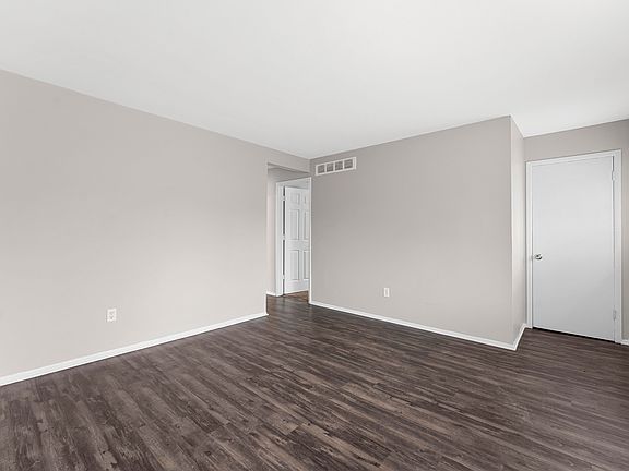 4th image of 11043 Hupp Ave
