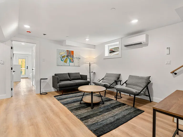 32 Munroe St #1 — Photo 14