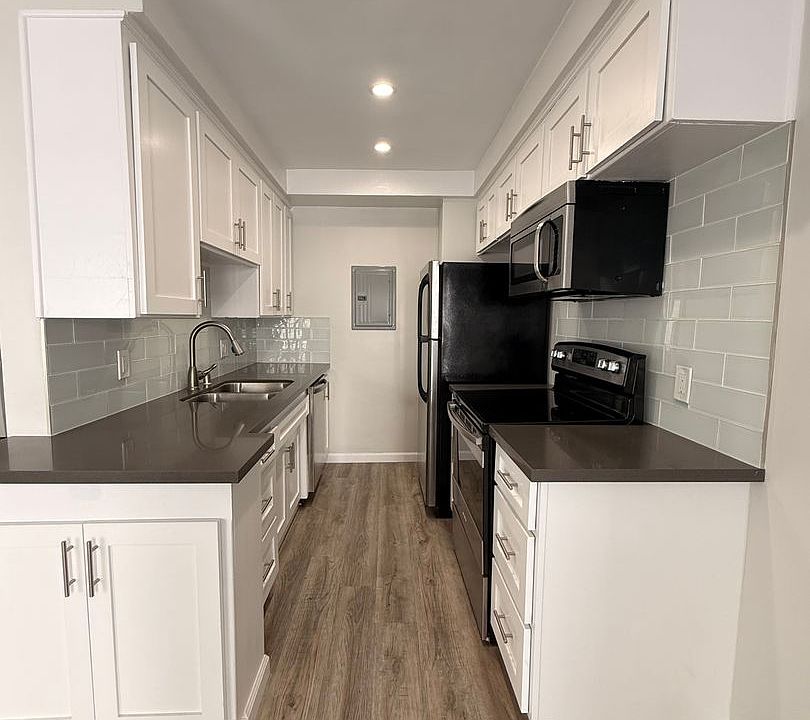 1st image of 415 N Oakhurst Dr APT 104