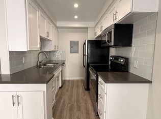 415 N Oakhurst Dr APT 104, Beverly Hills, CA 90210