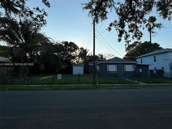 4th image of 214 SW 1st Ave