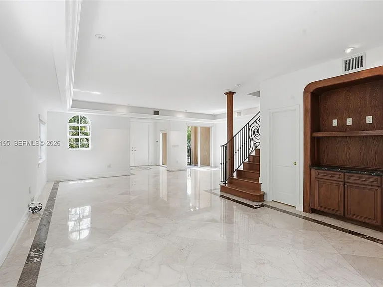 592 Fernwood Rd #B — Photo 7