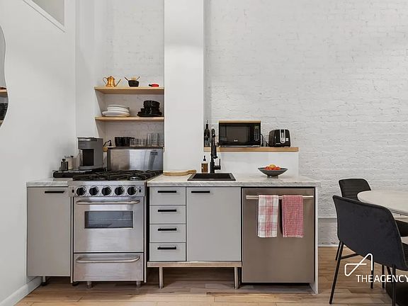 4th image of 39 E 12th St APT 310