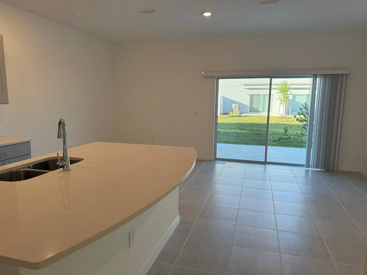 3 bed, 2.5 bath, 1650 sqft, $1,995 — Photo 4