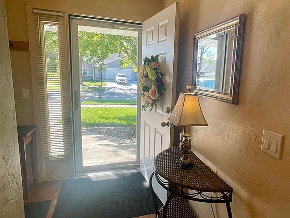 4th image of 3802 Avery Ln #2
