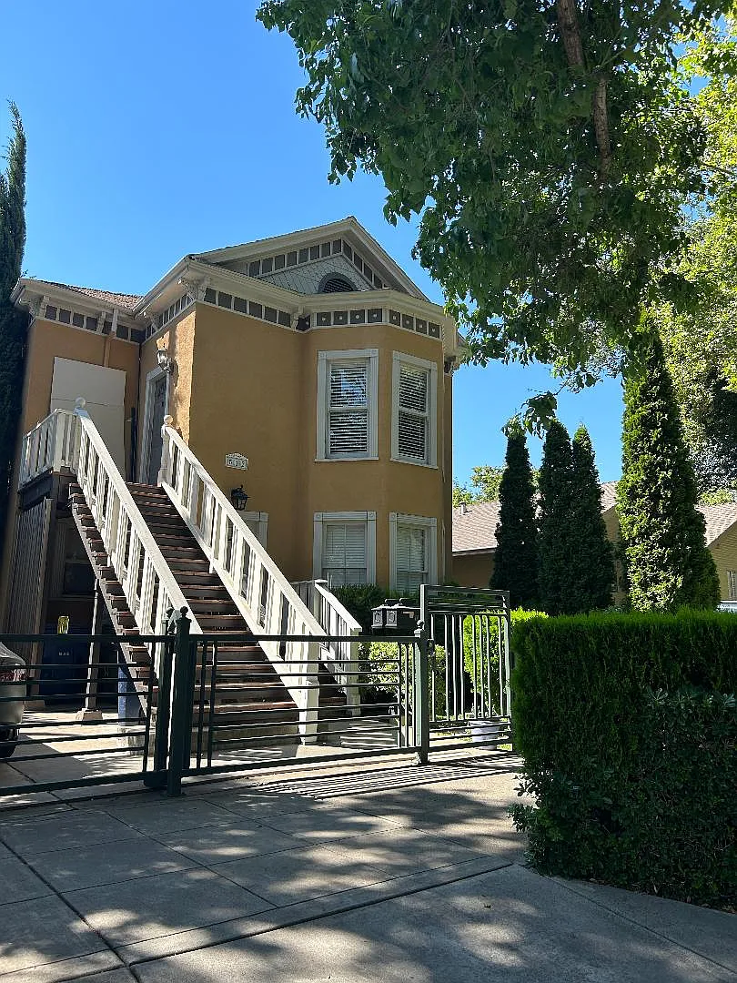 2 bed, 900 sqft, $2,250 — Photo 1