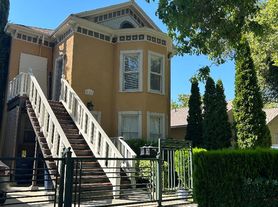 512 19th St, Sacramento, CA