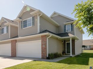 8535 Dunrovin Rd, Lincoln, NE 68526