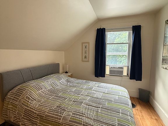 3rd image of 98 Carroll St #2