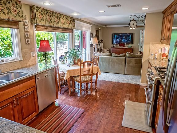 5th image of 25609 Almendra Dr