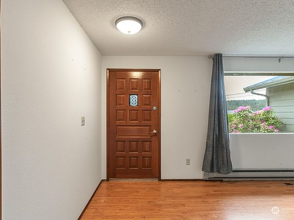4th image of 250 MacKenzie Drive