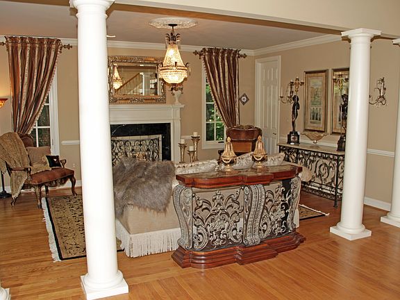 4th image of 8093 Crooked Oaks Ct