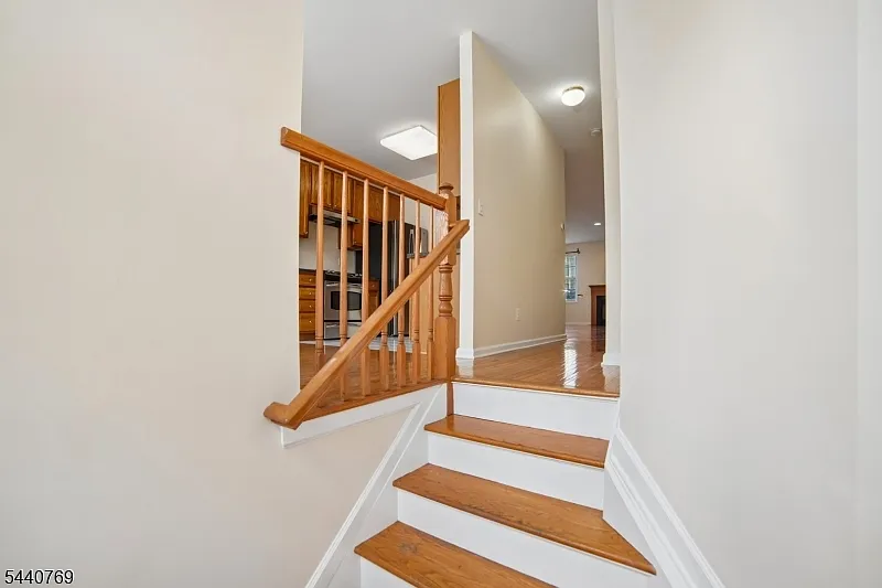 2 bed, 2.5 bath, 1966 sqft, $3,750 — Photo 4