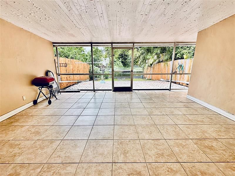 1st image of 353 Sunshine Dr
