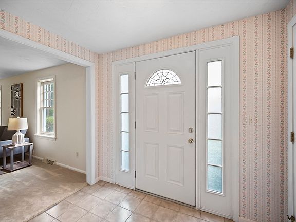 5th image of 41 Farrington Ln