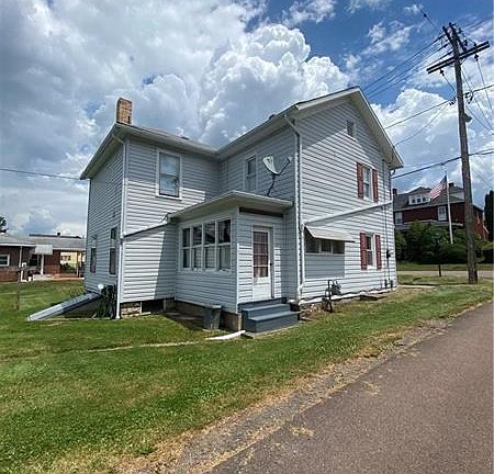 3rd image of 526 Salisbury St