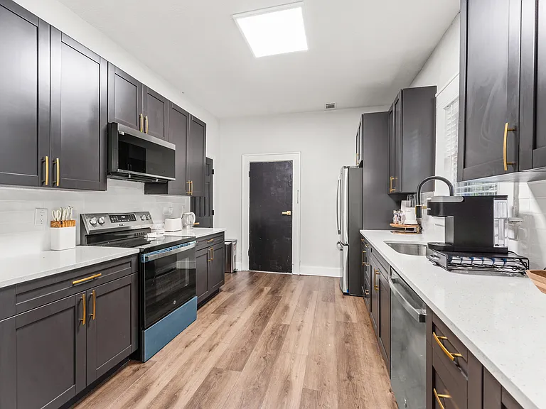 2811 N Market St — Photo 13