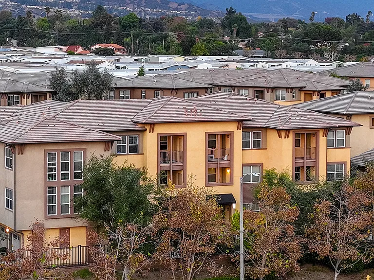 La Verne Village Luxury Apartment Homes — Photo 59