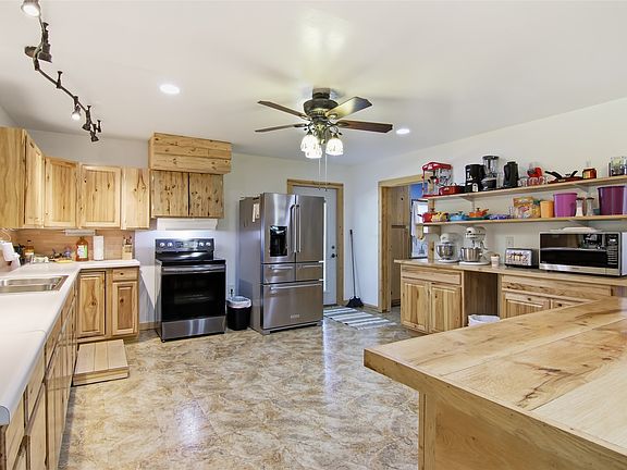 4th image of 326 Camp Road