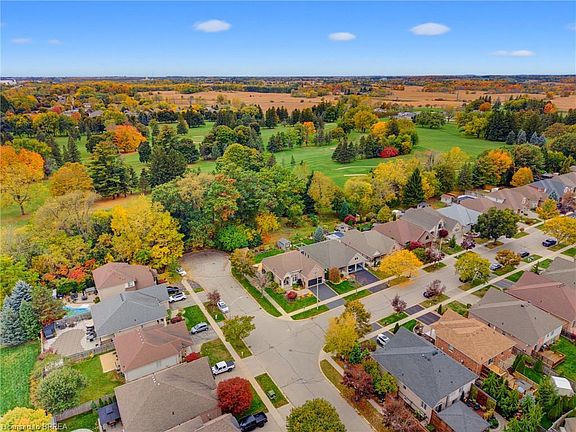 3rd image of 70 Carmichael Cres