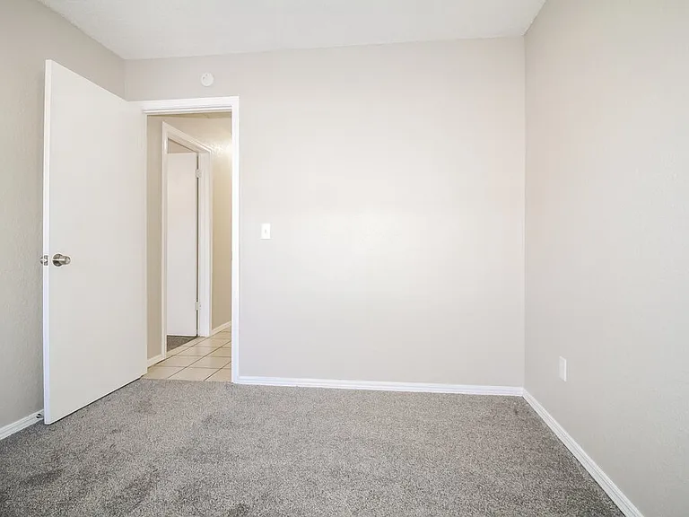 10321 Koch Dr — Photo 12