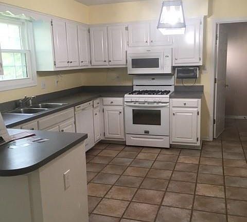 2nd image of 804 Colonial Ave