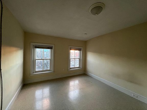 4th image of 409 W Marshall St #11505336