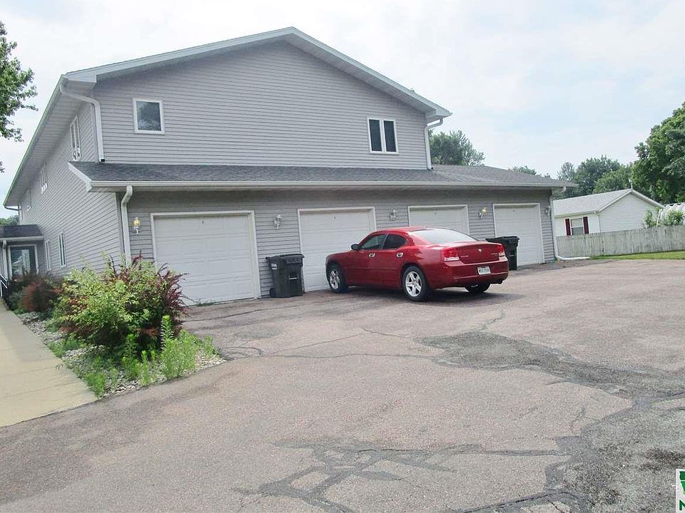2nd image of 700 W 39th St