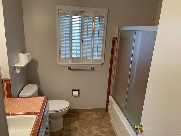 5th image of 922 Sunnyside Dr