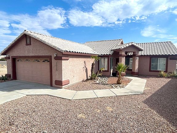 3rd image of 2032 E Desert Palms Dr