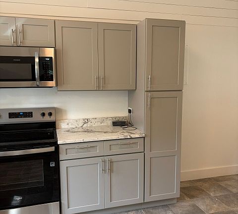 4th image of 929 41st St