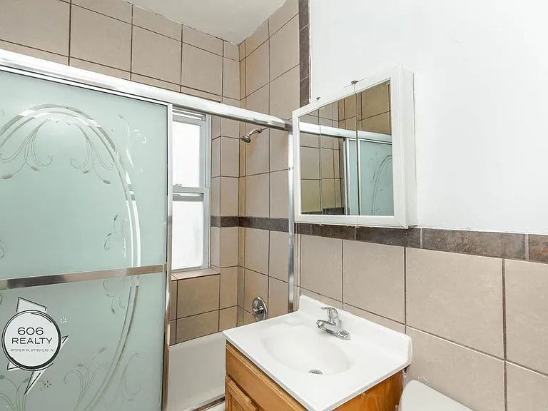 Updated Belmont Gardens/Kelvyn Park Apartment! — Photo 5