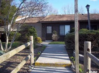 861 Skyline Dr, Coram, NY 11727