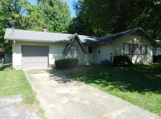 1320 S Belcrest Ave, Springfield, MO 65804