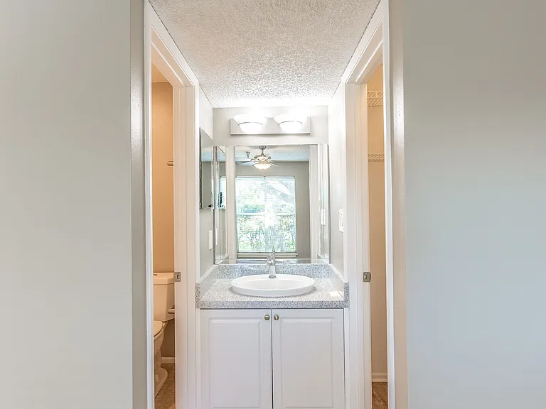 Palm Cove Apartments — Photo 39