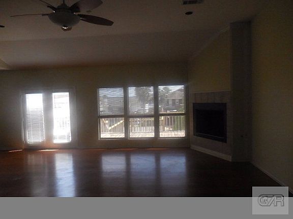 4th image of 953 Bonita St