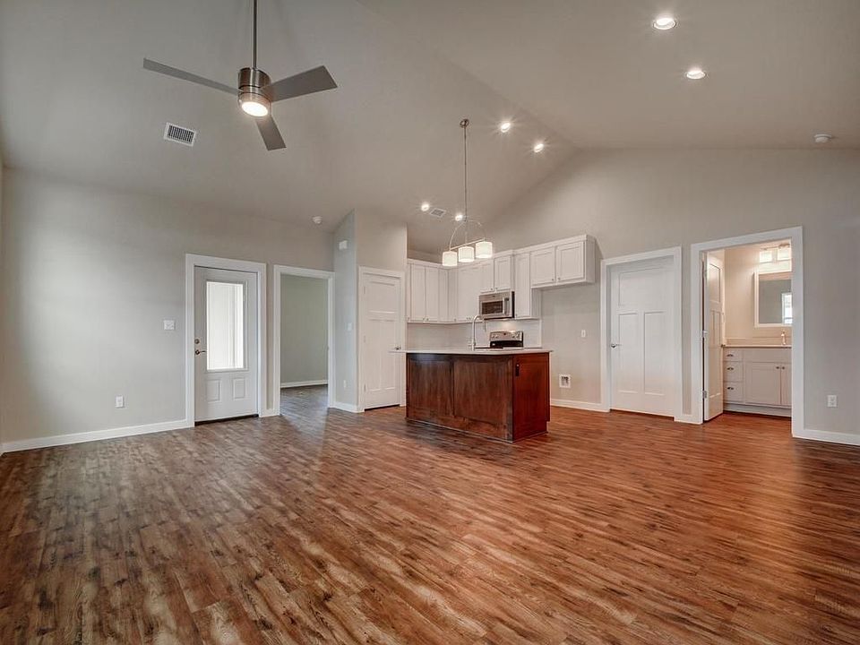 1st image of 325 Rose Dr #B