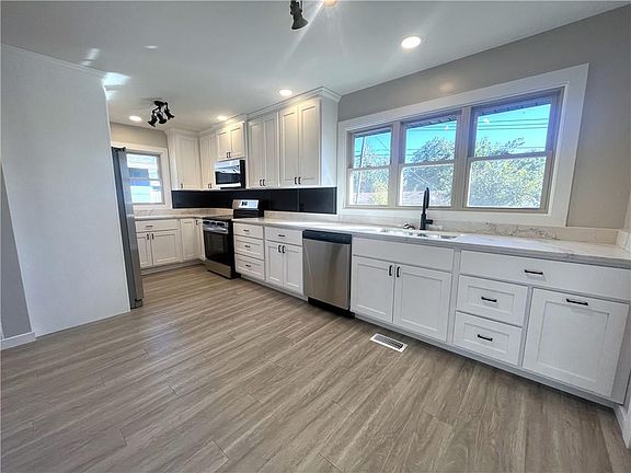 5th image of 239 Southwest Dr