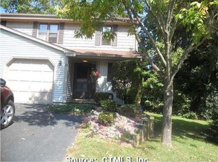 52 Schoolhouse Xing, Wethersfield, CT 06109