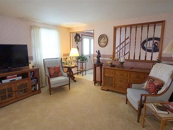 4th image of 73 Remwood Ave