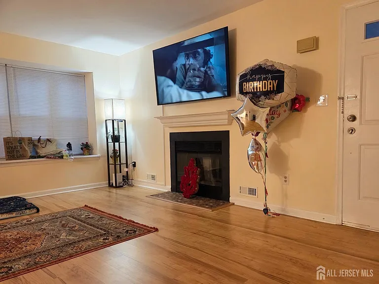 34 Almond Dr — Photo 5