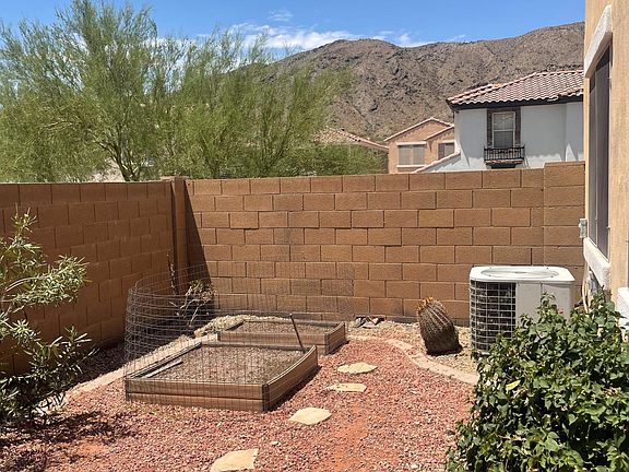 4th image of 319 W Mountain Sage Dr